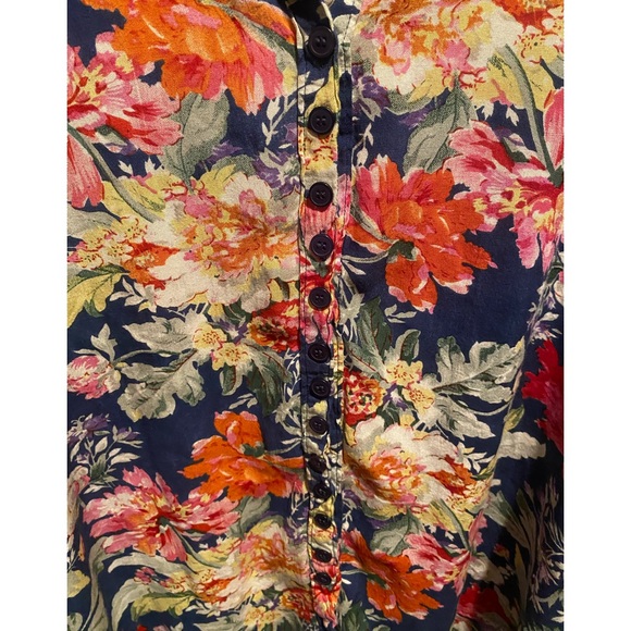 Floral button up top- medium - Picture 3 of 3
